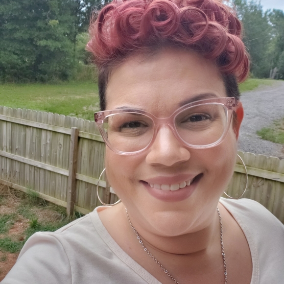 Meet your Posher, Crystal - Picture 2 of 2